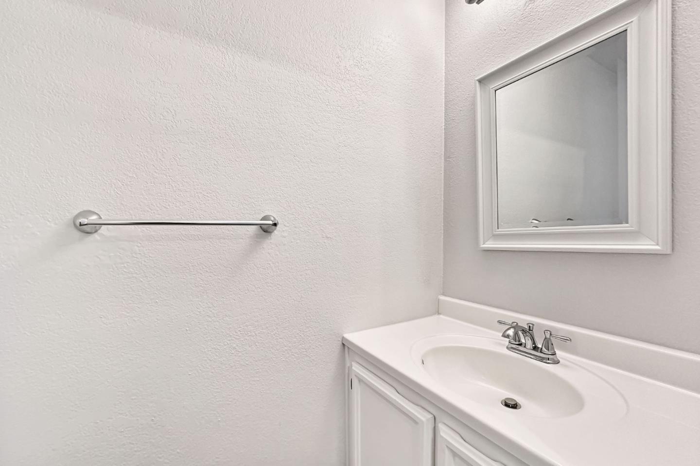 Detail Gallery Image 8 of 33 For 1249 Rosita Rd, Pacifica,  CA 94044 - 3 Beds | 2/1 Baths