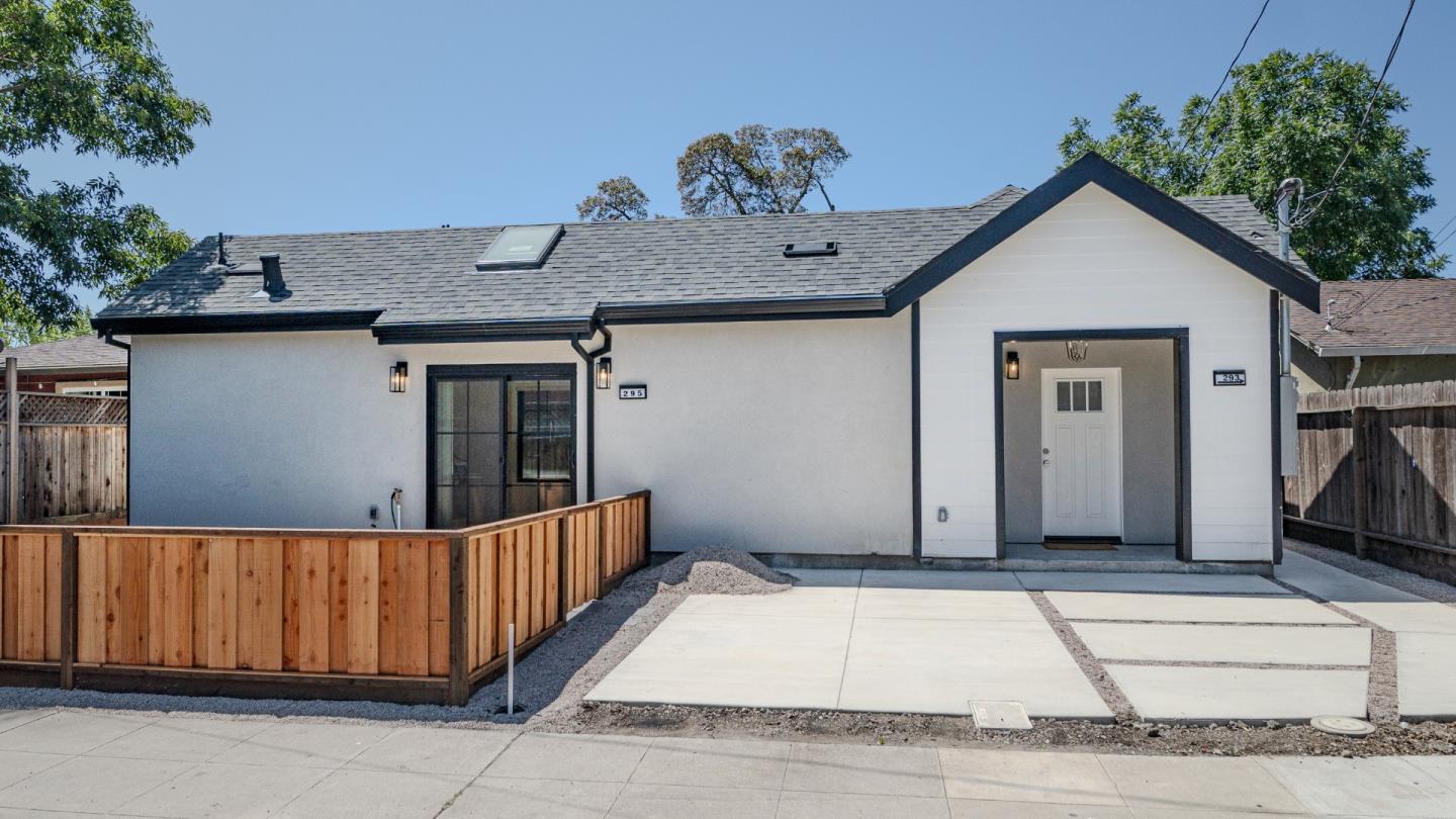 Detail Gallery Image 2 of 28 For 295 Murlagan Ave, Mountain View,  CA 94043 - 3 Beds | 2 Baths
