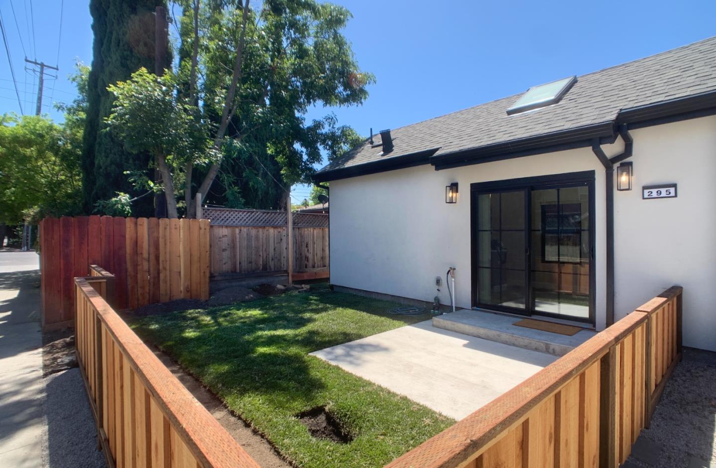 Detail Gallery Image 3 of 28 For 295 Murlagan Ave, Mountain View,  CA 94043 - 3 Beds | 2 Baths