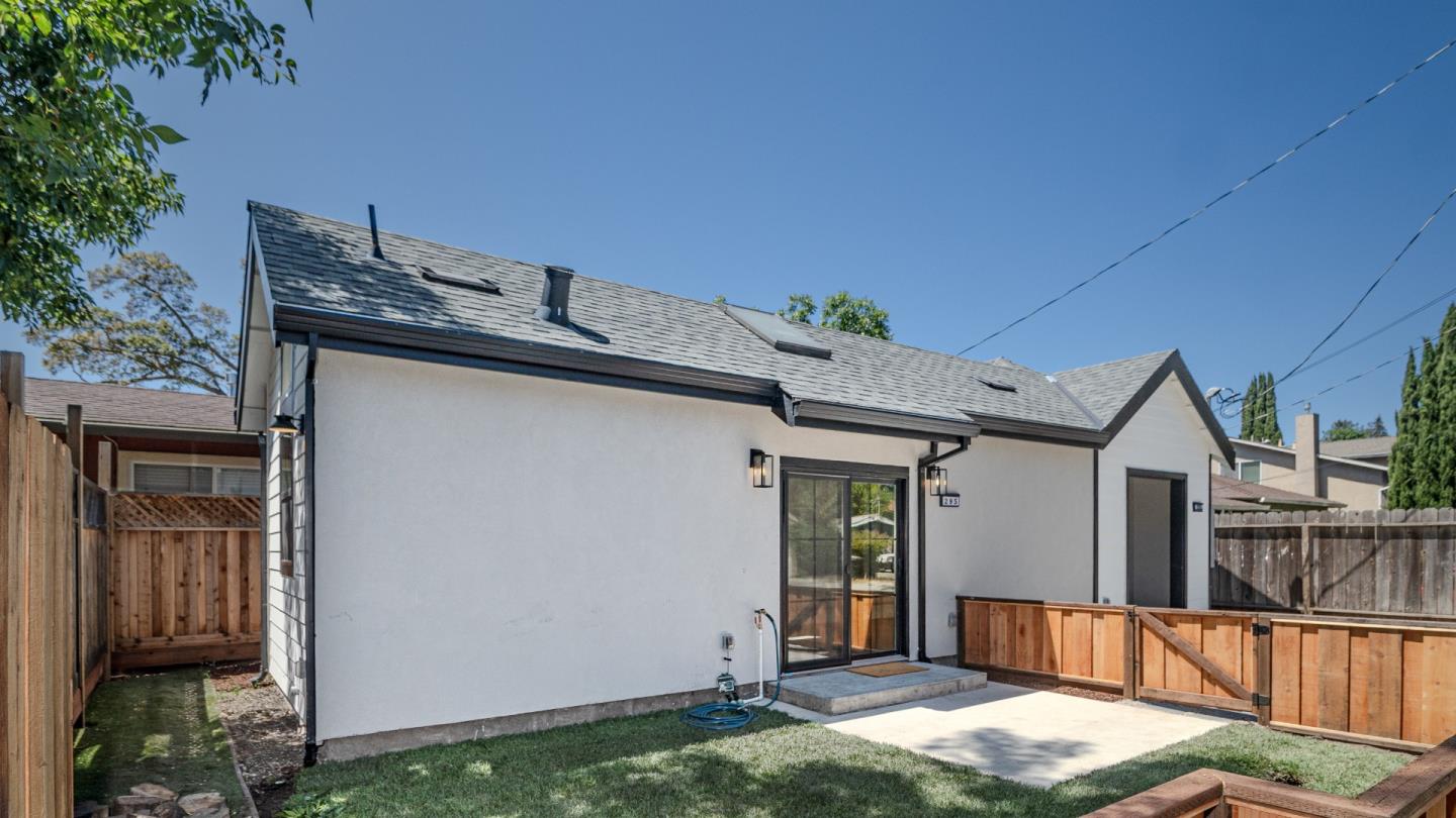 Detail Gallery Image 4 of 28 For 295 Murlagan Ave, Mountain View,  CA 94043 - 3 Beds | 2 Baths