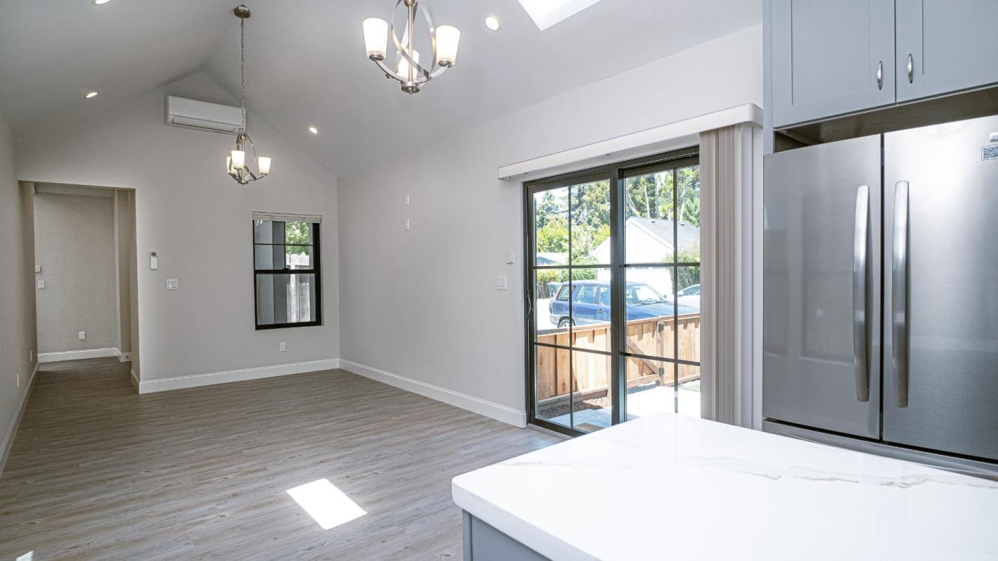 Detail Gallery Image 8 of 28 For 295 Murlagan Ave, Mountain View,  CA 94043 - 3 Beds | 2 Baths