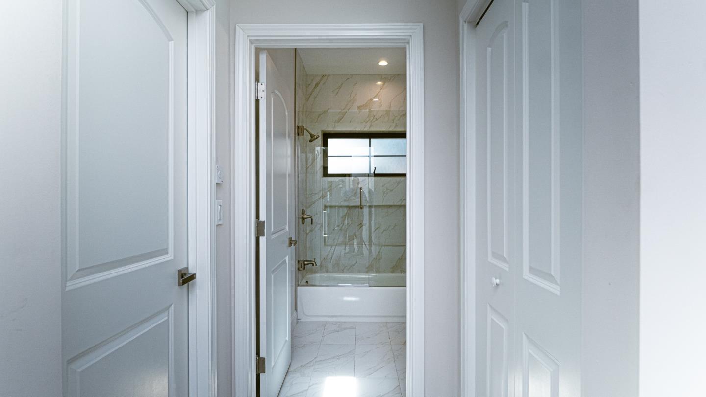 Detail Gallery Image 12 of 20 For 293 Murlagan Ave, Mountain View,  CA 94043 - 2 Beds | 2 Baths