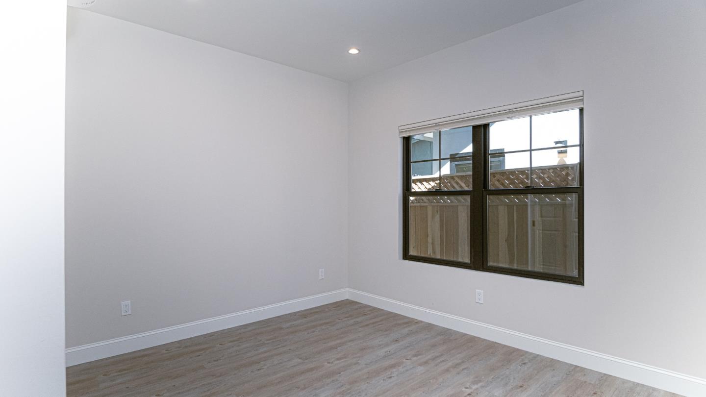 Detail Gallery Image 14 of 20 For 293 Murlagan Ave, Mountain View,  CA 94043 - 2 Beds | 2 Baths