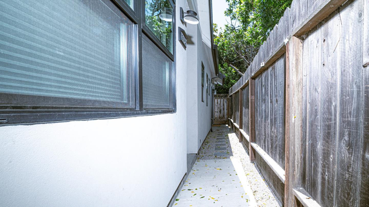 Detail Gallery Image 2 of 20 For 293 Murlagan Ave, Mountain View,  CA 94043 - 2 Beds | 2 Baths
