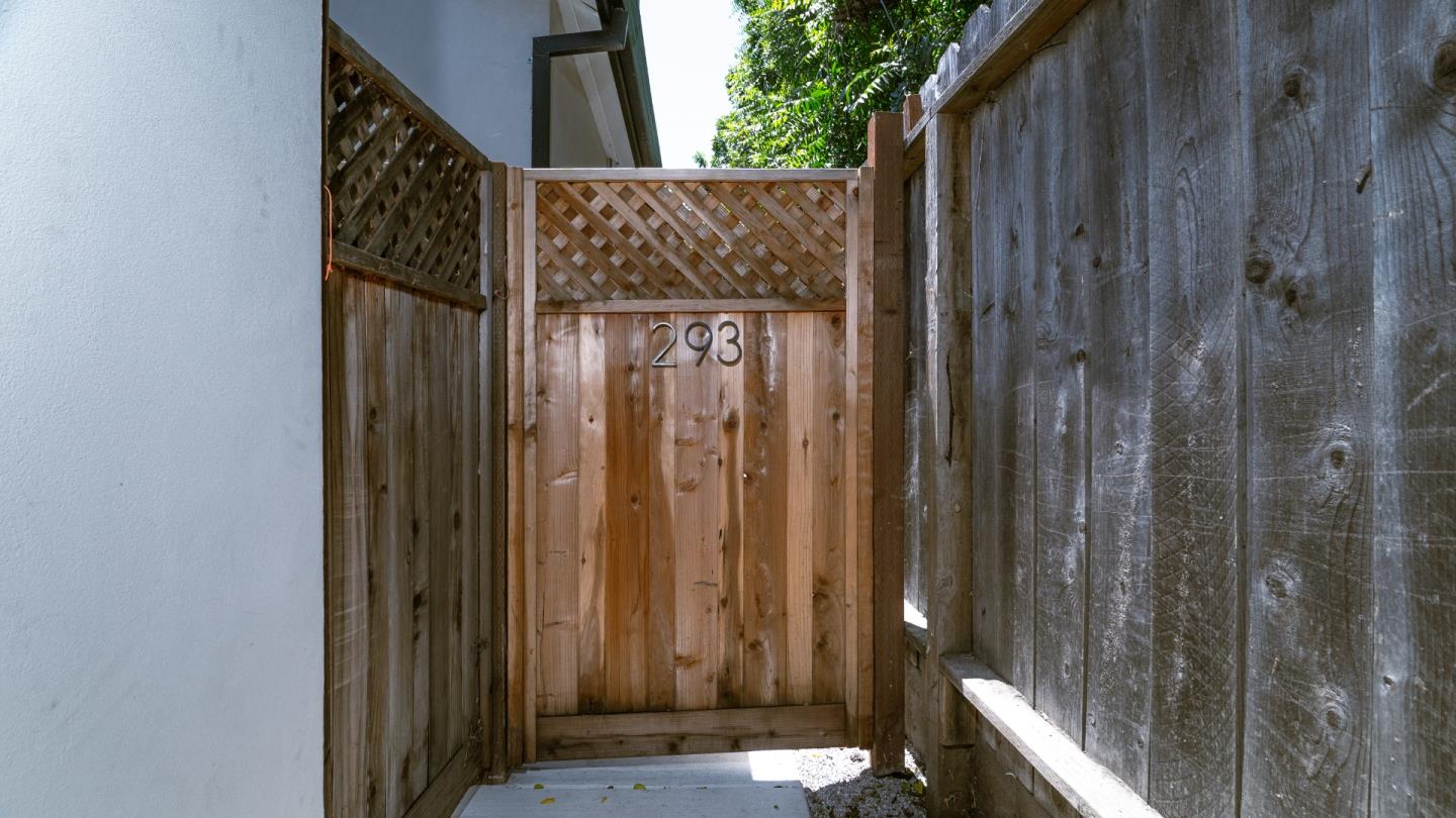 Detail Gallery Image 3 of 20 For 293 Murlagan Ave, Mountain View,  CA 94043 - 2 Beds | 2 Baths