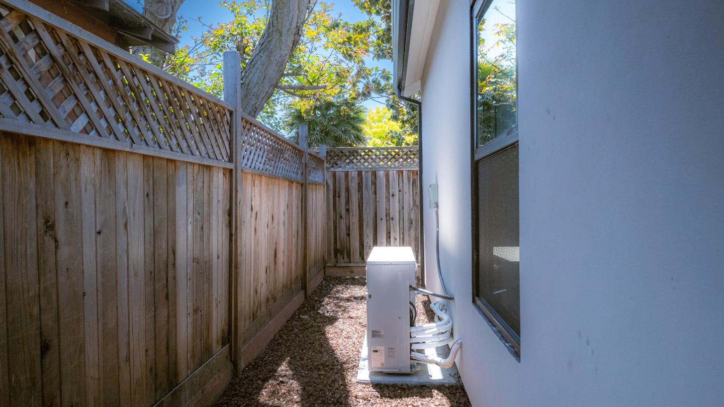 Detail Gallery Image 4 of 20 For 293 Murlagan Ave, Mountain View,  CA 94043 - 2 Beds | 2 Baths