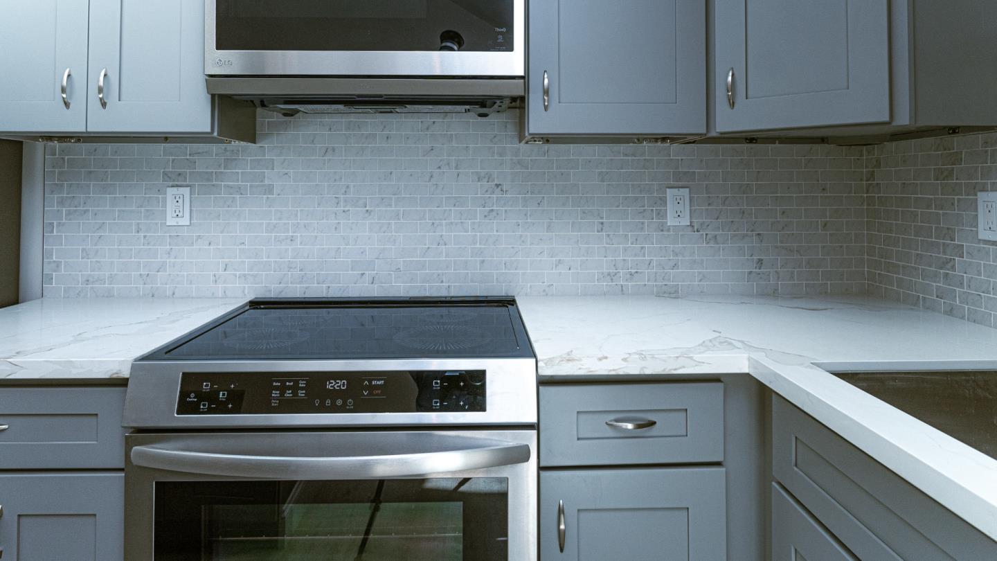 Detail Gallery Image 7 of 20 For 293 Murlagan Ave, Mountain View,  CA 94043 - 2 Beds | 2 Baths