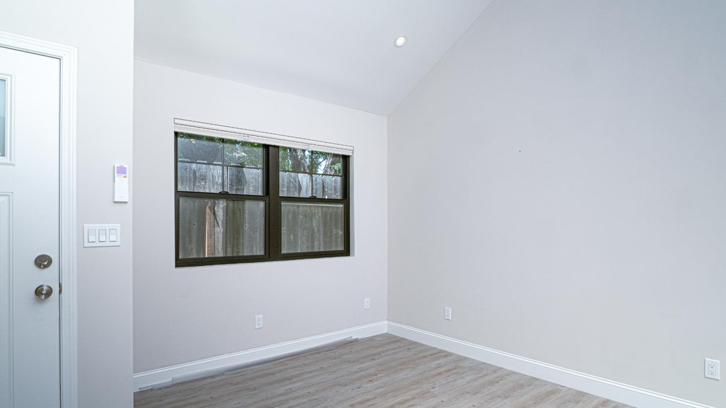 Detail Gallery Image 9 of 20 For 293 Murlagan Ave, Mountain View,  CA 94043 - 2 Beds | 2 Baths