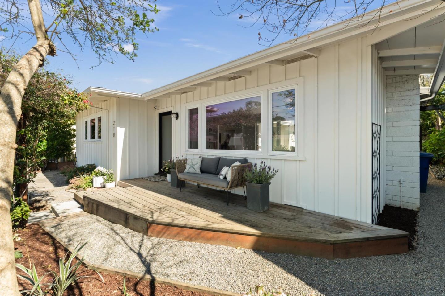 Detail Gallery Image 3 of 41 For 218 Buena Vista Ave, Santa Cruz,  CA 95062 - 3 Beds | 2 Baths