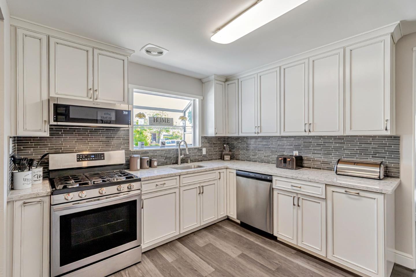 Detail Gallery Image 10 of 30 For 2592 Amethyst Dr, Santa Clara,  CA 95051 - 3 Beds | 2 Baths