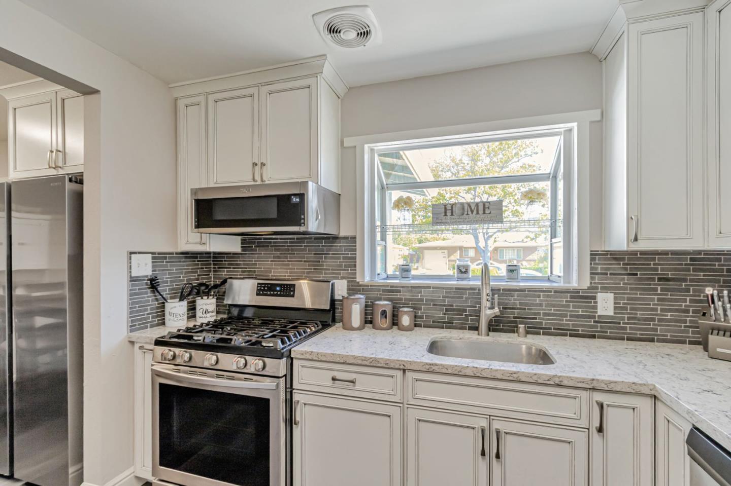 Detail Gallery Image 12 of 30 For 2592 Amethyst Dr, Santa Clara,  CA 95051 - 3 Beds | 2 Baths