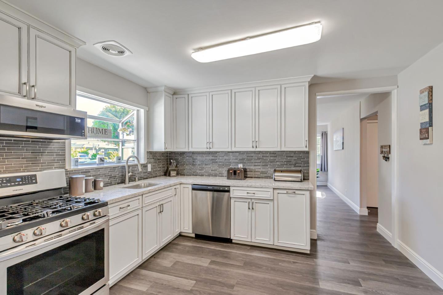 Detail Gallery Image 13 of 30 For 2592 Amethyst Dr, Santa Clara,  CA 95051 - 3 Beds | 2 Baths