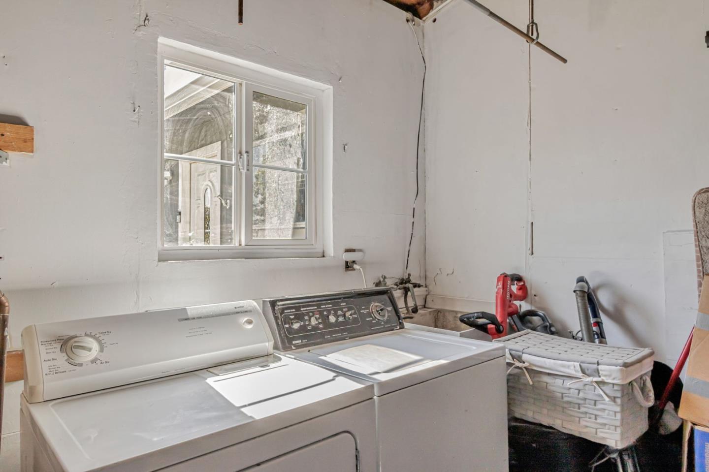 Detail Gallery Image 27 of 30 For 2592 Amethyst Dr, Santa Clara,  CA 95051 - 3 Beds | 2 Baths