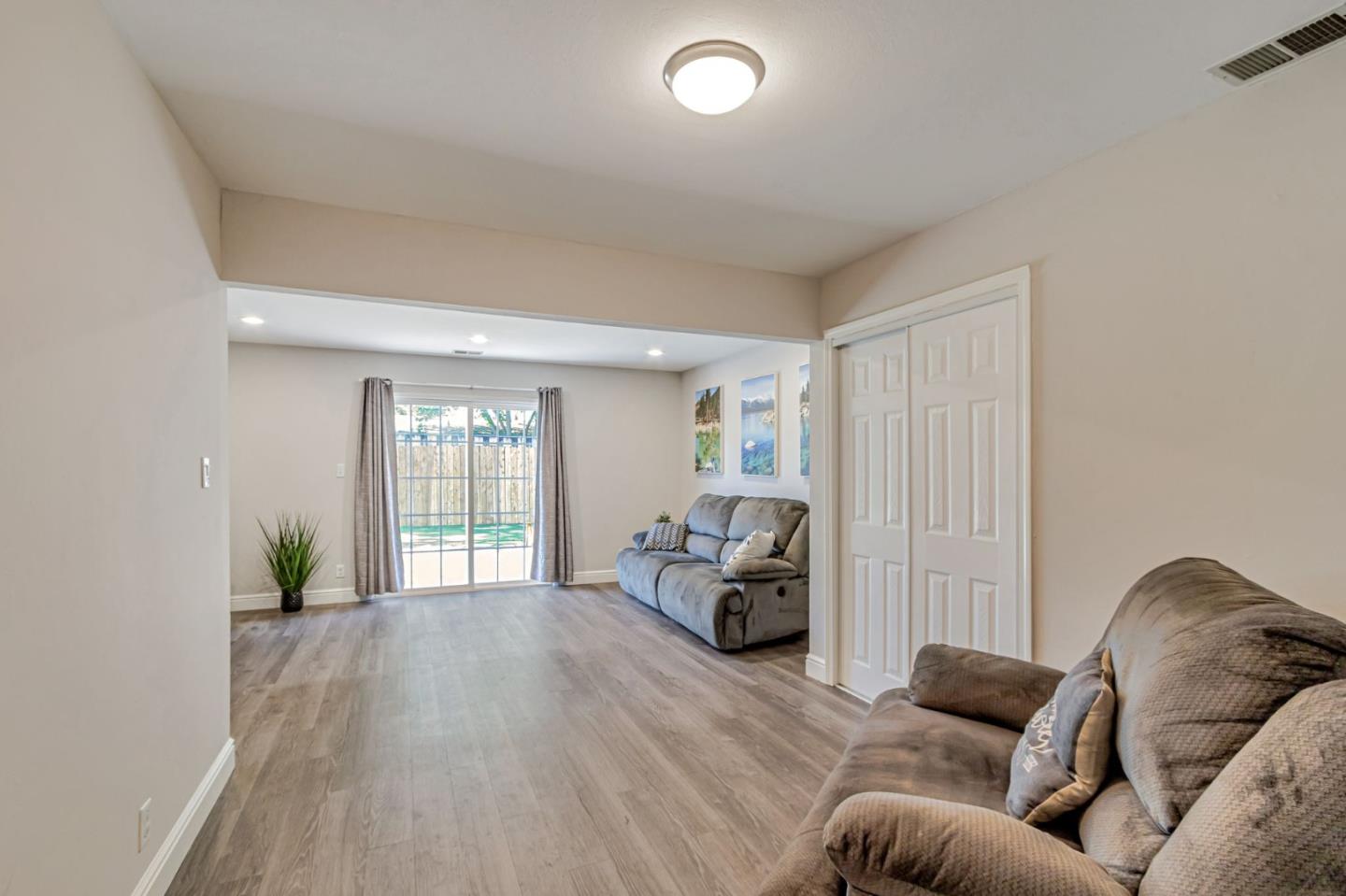 Detail Gallery Image 6 of 30 For 2592 Amethyst Dr, Santa Clara,  CA 95051 - 3 Beds | 2 Baths