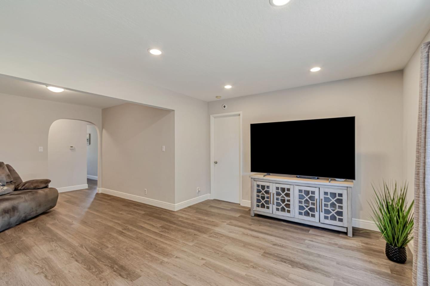 Detail Gallery Image 7 of 30 For 2592 Amethyst Dr, Santa Clara,  CA 95051 - 3 Beds | 2 Baths