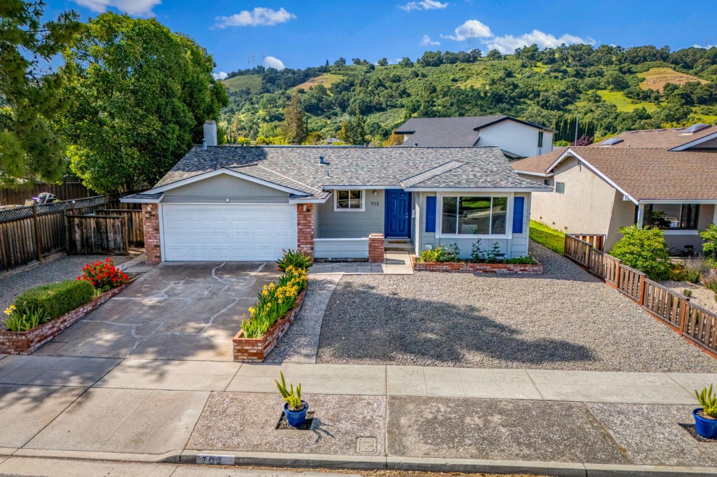Detail Gallery Image 3 of 43 For 702 Cree Dr, San Jose,  CA 95123 - 4 Beds | 2 Baths