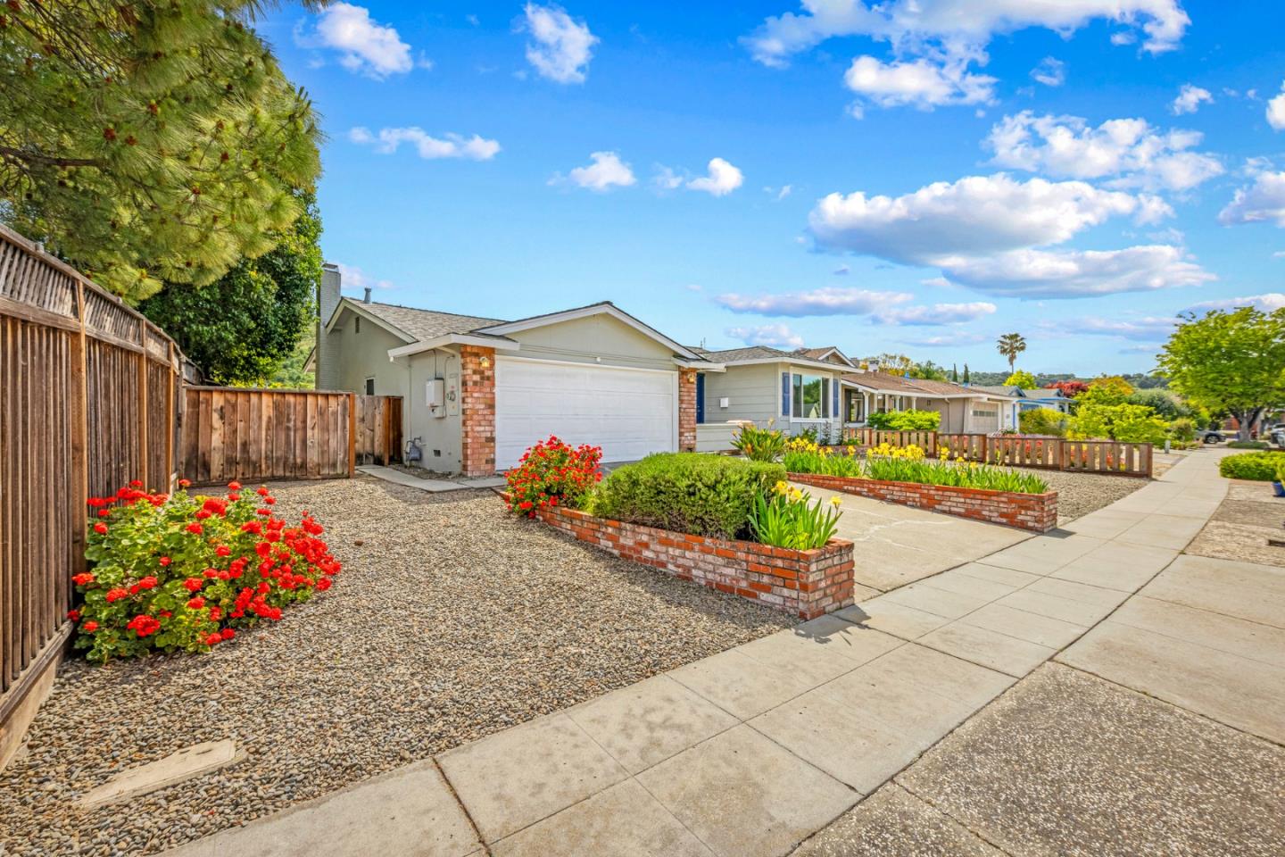 Detail Gallery Image 4 of 43 For 702 Cree Dr, San Jose,  CA 95123 - 4 Beds | 2 Baths