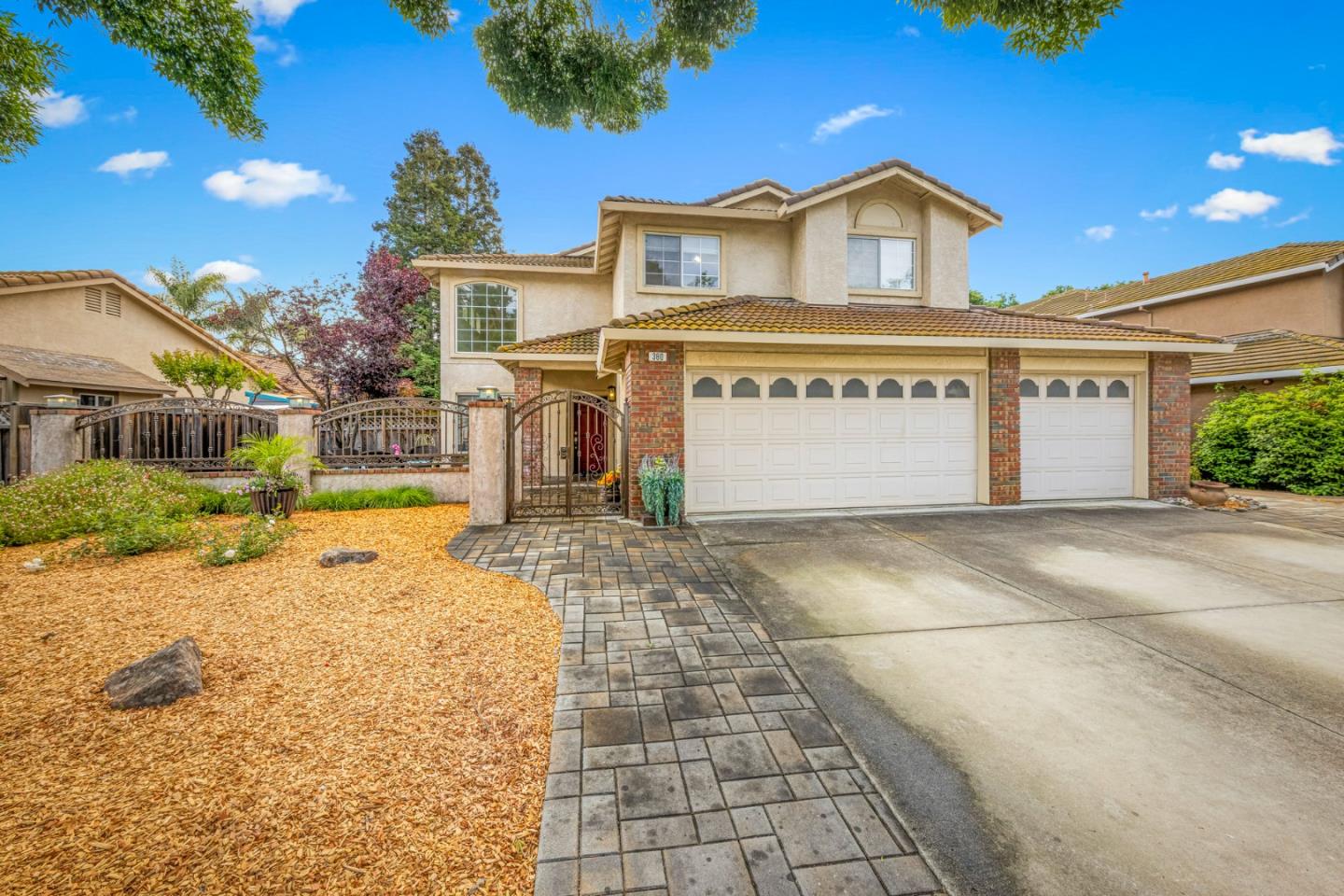 Detail Gallery Image 3 of 53 For 360 via Largo, Morgan Hill,  CA 95037 - 5 Beds | 3 Baths