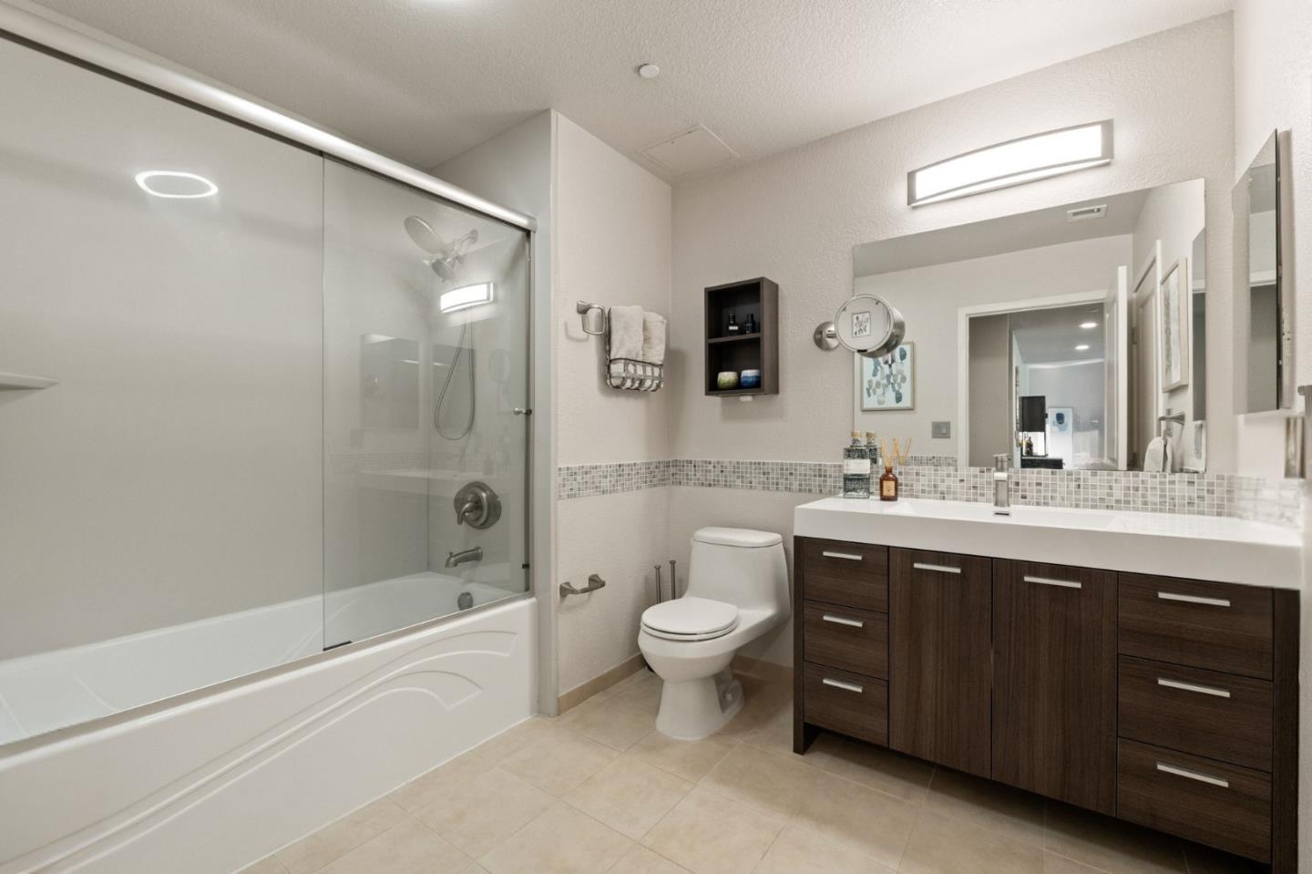 Detail Gallery Image 16 of 43 For 1375 Lick Ave #121,  San Jose,  CA 95110 - 1 Beds | 1 Baths