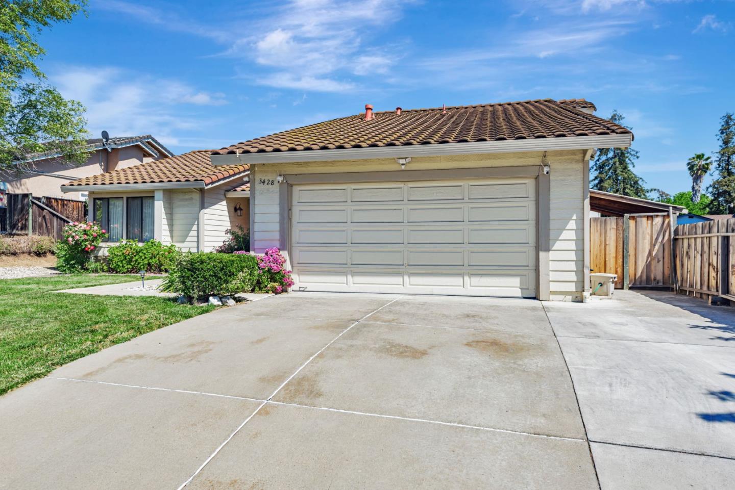 Detail Gallery Image 3 of 31 For 3428 Holderman Dr, San Jose,  CA 95148 - 4 Beds | 2 Baths