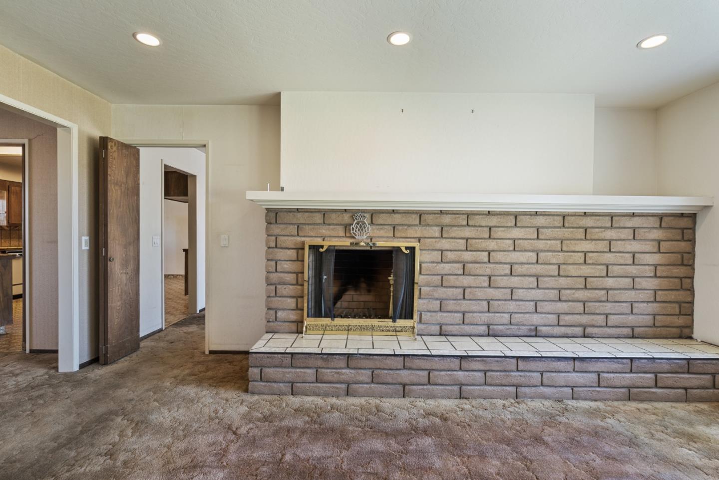 Detail Gallery Image 14 of 73 For 307 Mansfield Rd, Hollister,  CA 95023 - 3 Beds | 3 Baths