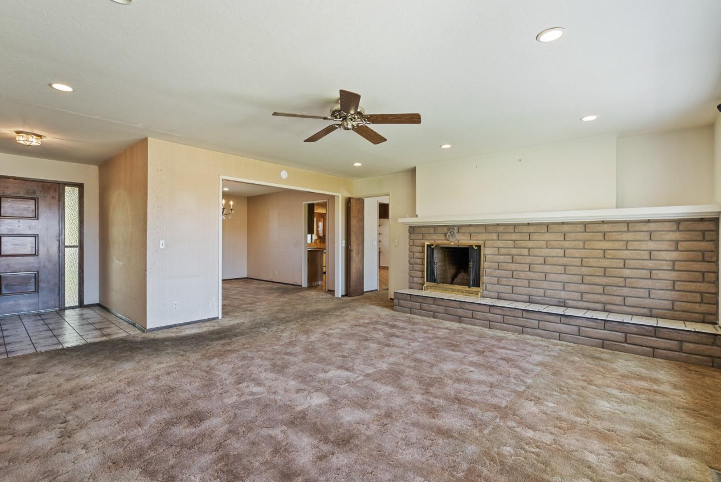 Detail Gallery Image 15 of 73 For 307 Mansfield Rd, Hollister,  CA 95023 - 3 Beds | 3 Baths