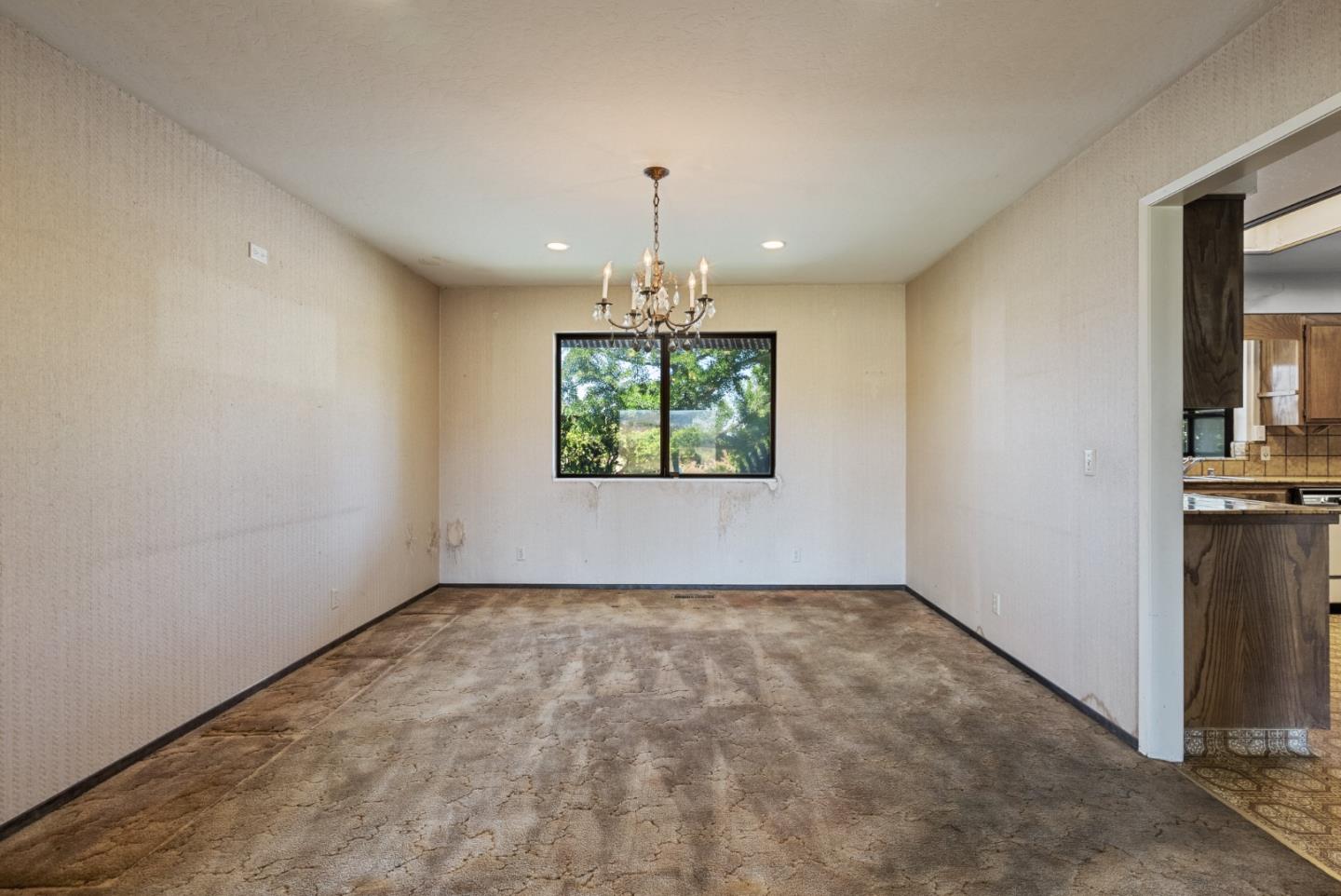 Detail Gallery Image 17 of 73 For 307 Mansfield Rd, Hollister,  CA 95023 - 3 Beds | 3 Baths