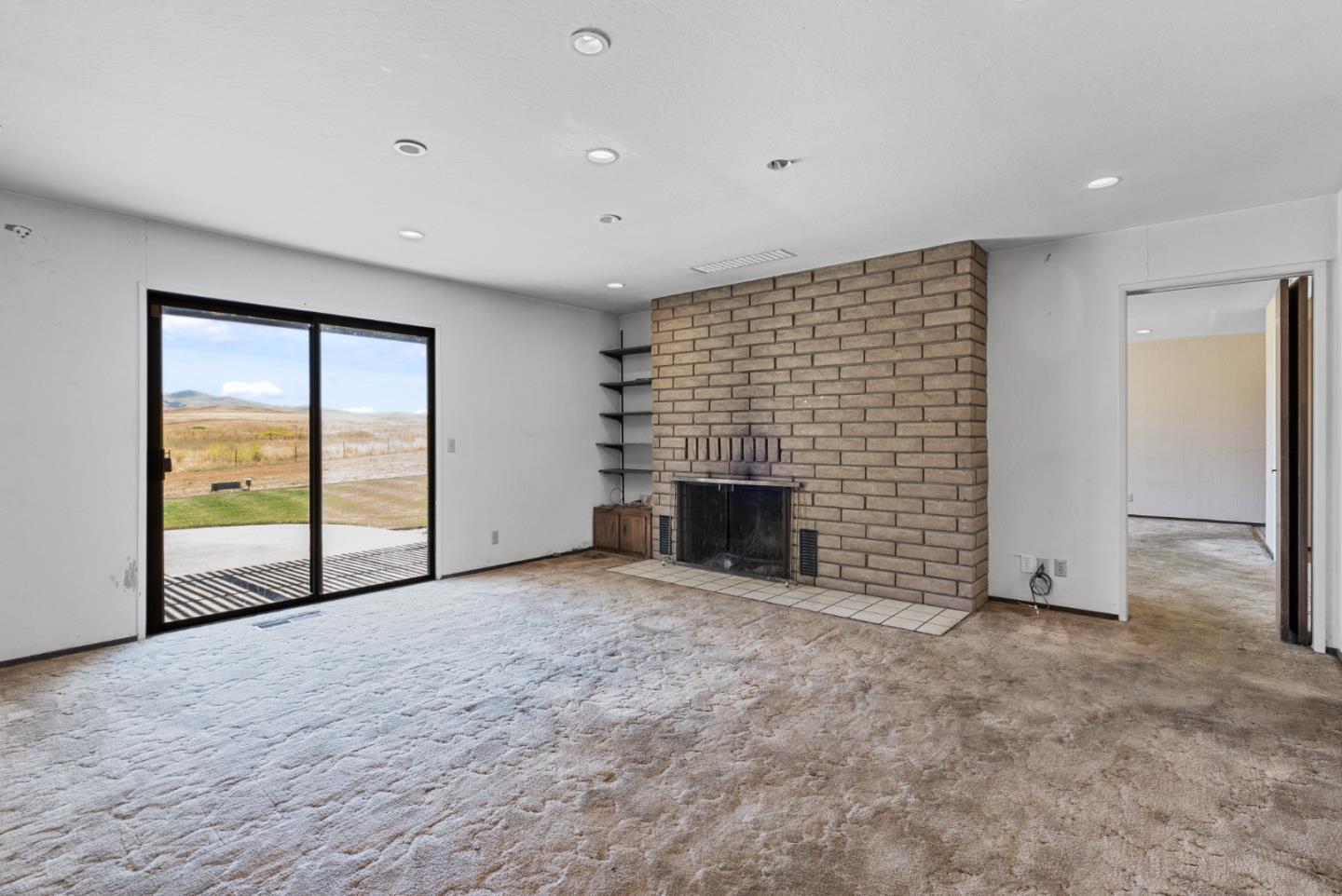 Detail Gallery Image 25 of 73 For 307 Mansfield Rd, Hollister,  CA 95023 - 3 Beds | 3 Baths
