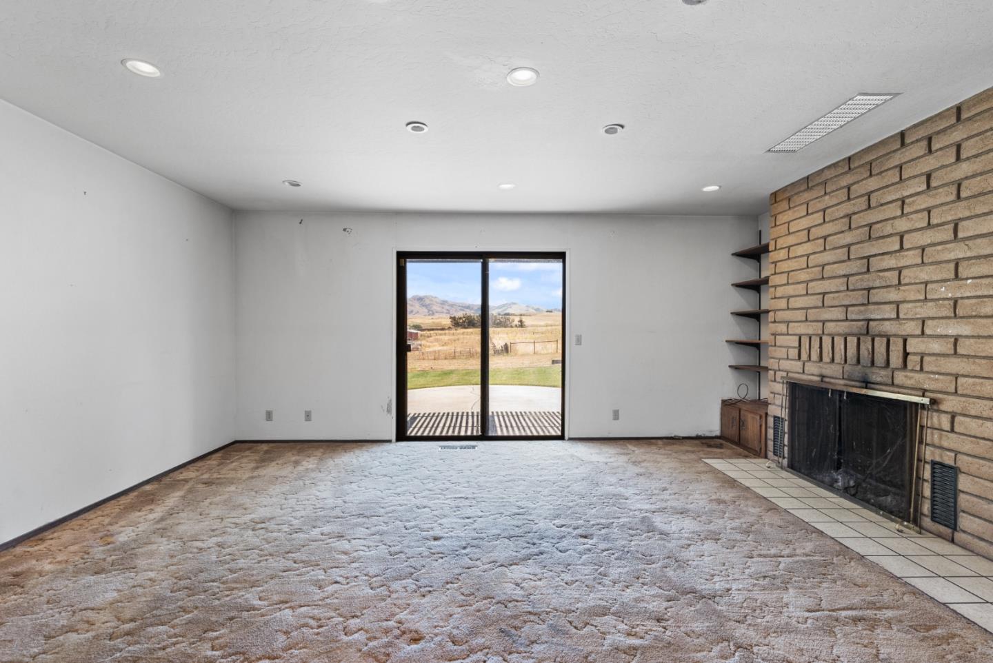 Detail Gallery Image 28 of 73 For 307 Mansfield Rd, Hollister,  CA 95023 - 3 Beds | 3 Baths