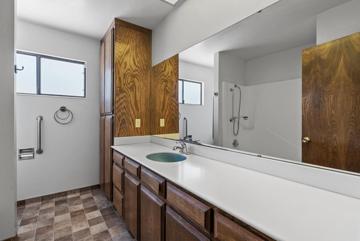 Detail Gallery Image 35 of 73 For 307 Mansfield Rd, Hollister,  CA 95023 - 3 Beds | 3 Baths