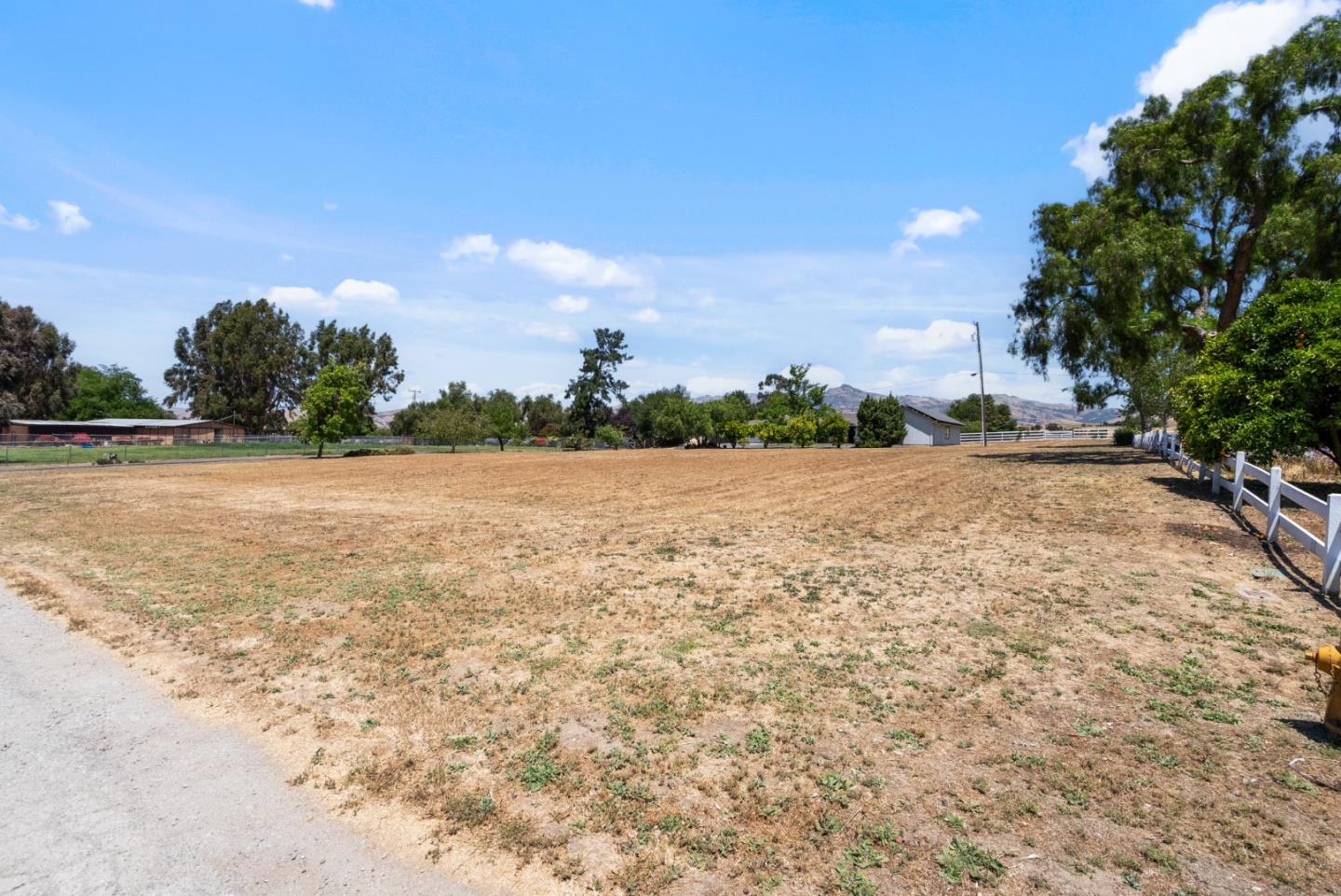 Detail Gallery Image 4 of 73 For 307 Mansfield Rd, Hollister,  CA 95023 - 3 Beds | 3 Baths