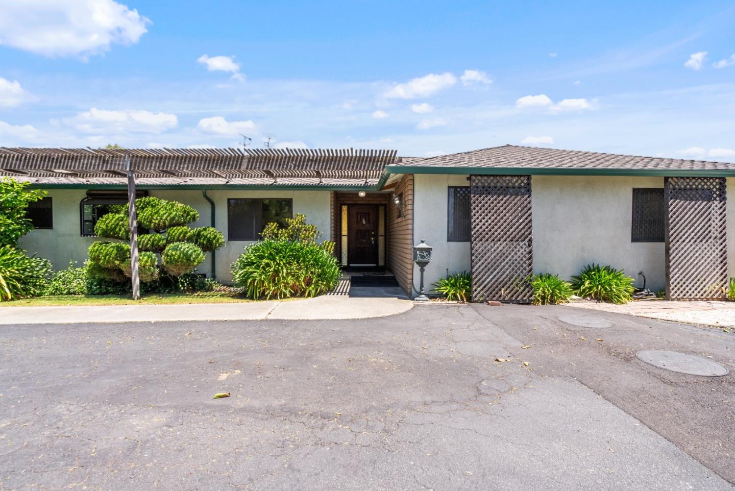 Detail Gallery Image 5 of 73 For 307 Mansfield Rd, Hollister,  CA 95023 - 3 Beds | 3 Baths