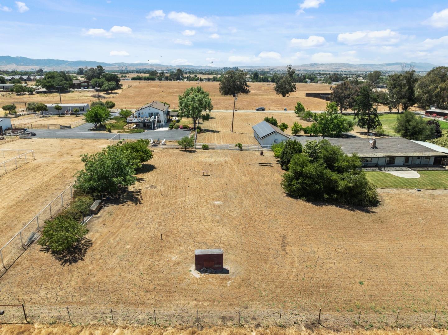 Detail Gallery Image 62 of 73 For 307 Mansfield Rd, Hollister,  CA 95023 - 3 Beds | 3 Baths