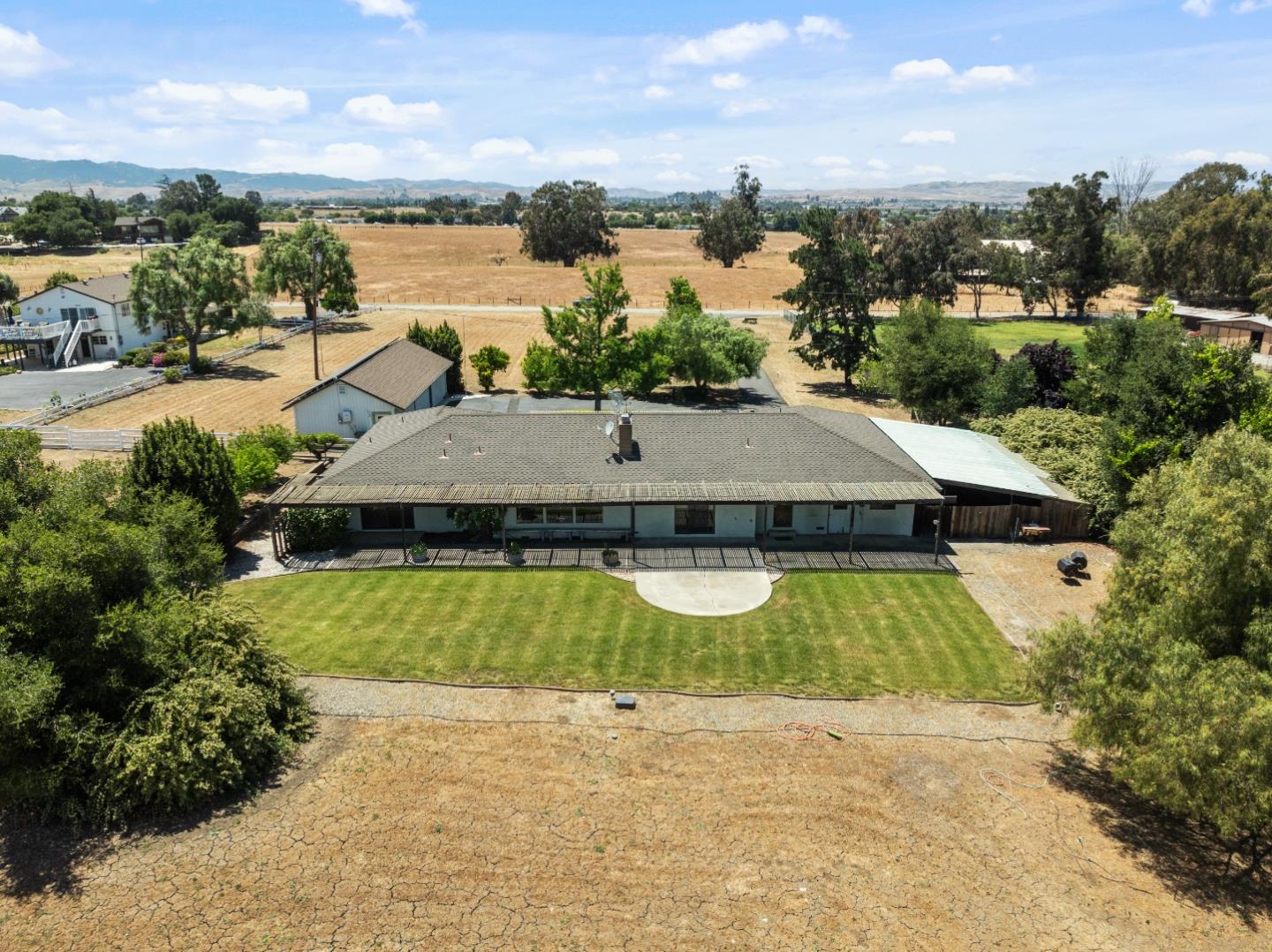 Detail Gallery Image 63 of 73 For 307 Mansfield Rd, Hollister,  CA 95023 - 3 Beds | 3 Baths