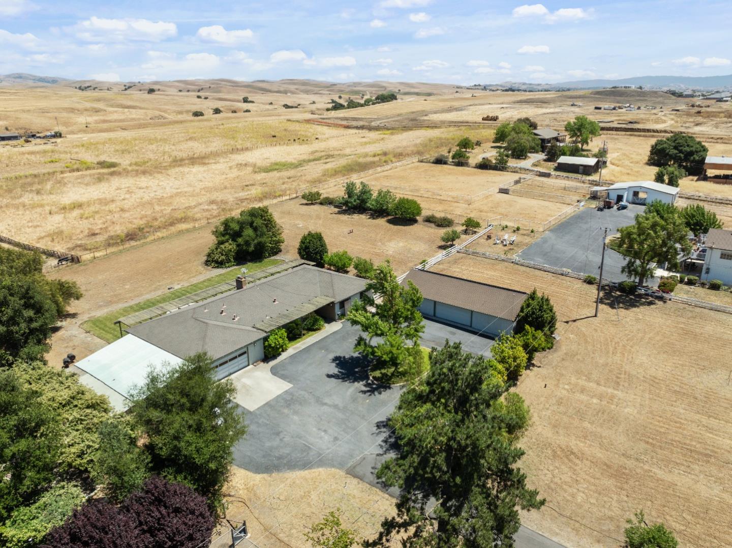 Detail Gallery Image 64 of 73 For 307 Mansfield Rd, Hollister,  CA 95023 - 3 Beds | 3 Baths