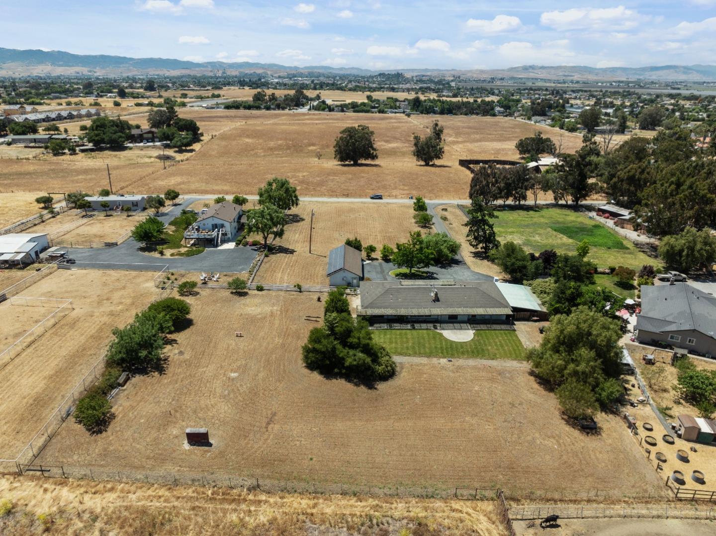 Detail Gallery Image 70 of 73 For 307 Mansfield Rd, Hollister,  CA 95023 - 3 Beds | 3 Baths