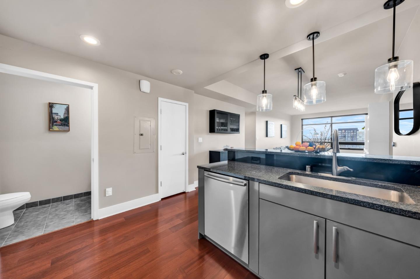 Detail Gallery Image 9 of 70 For 88 E San Fernando St #1403,  San Jose,  CA 95113 - 2 Beds | 2/1 Baths