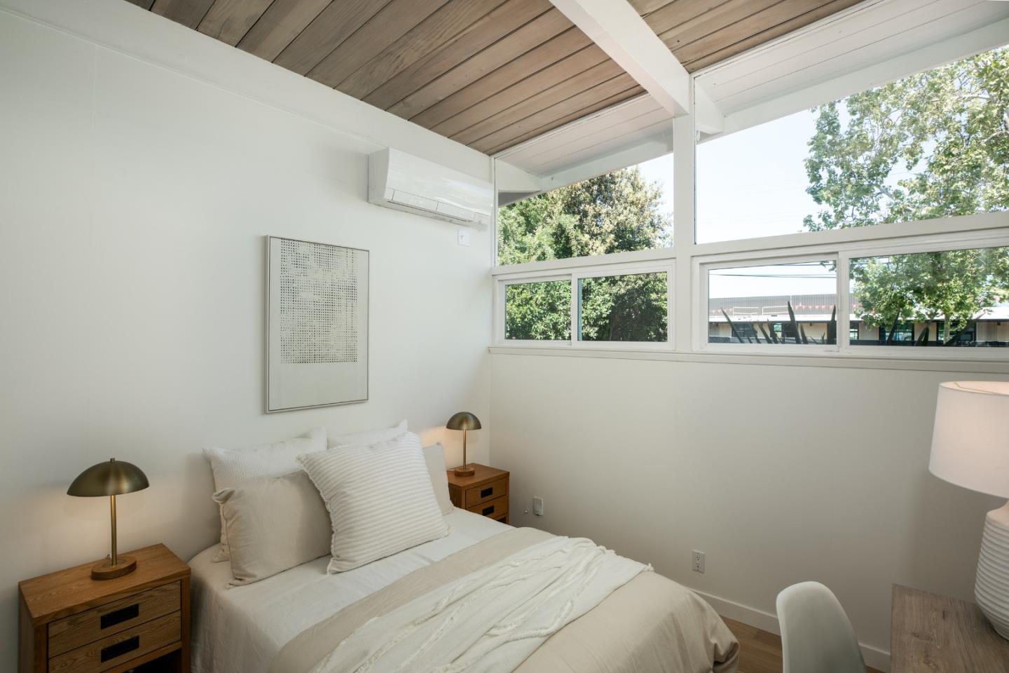 Detail Gallery Image 17 of 49 For 428 E Charleston Rd, Palo Alto,  CA 94306 - 3 Beds | 2 Baths