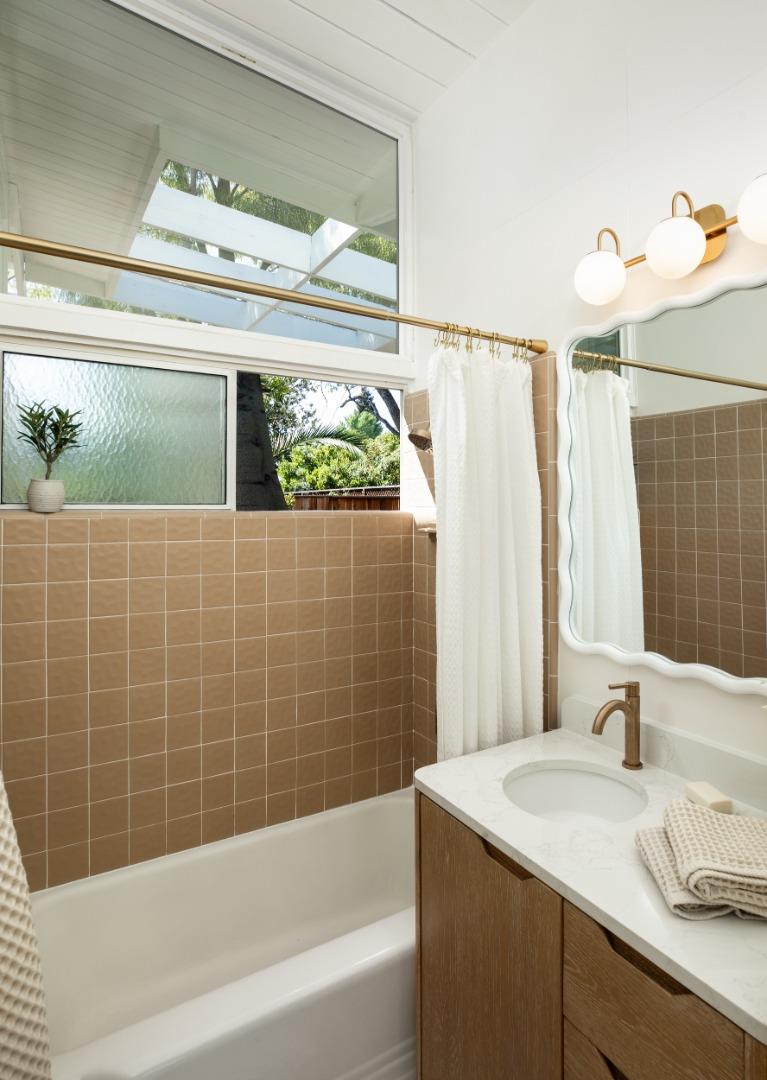 Detail Gallery Image 19 of 49 For 428 E Charleston Rd, Palo Alto,  CA 94306 - 3 Beds | 2 Baths
