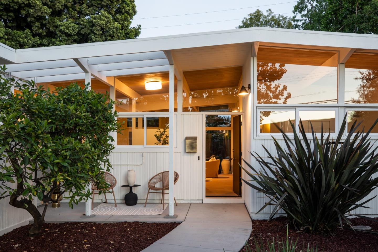 Detail Gallery Image 3 of 49 For 428 E Charleston Rd, Palo Alto,  CA 94306 - 3 Beds | 2 Baths
