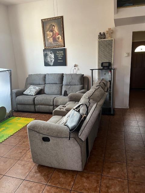 Detail Gallery Image 4 of 5 For 639 Jackson St, San Jose,  CA 95112 - – Beds | – Baths