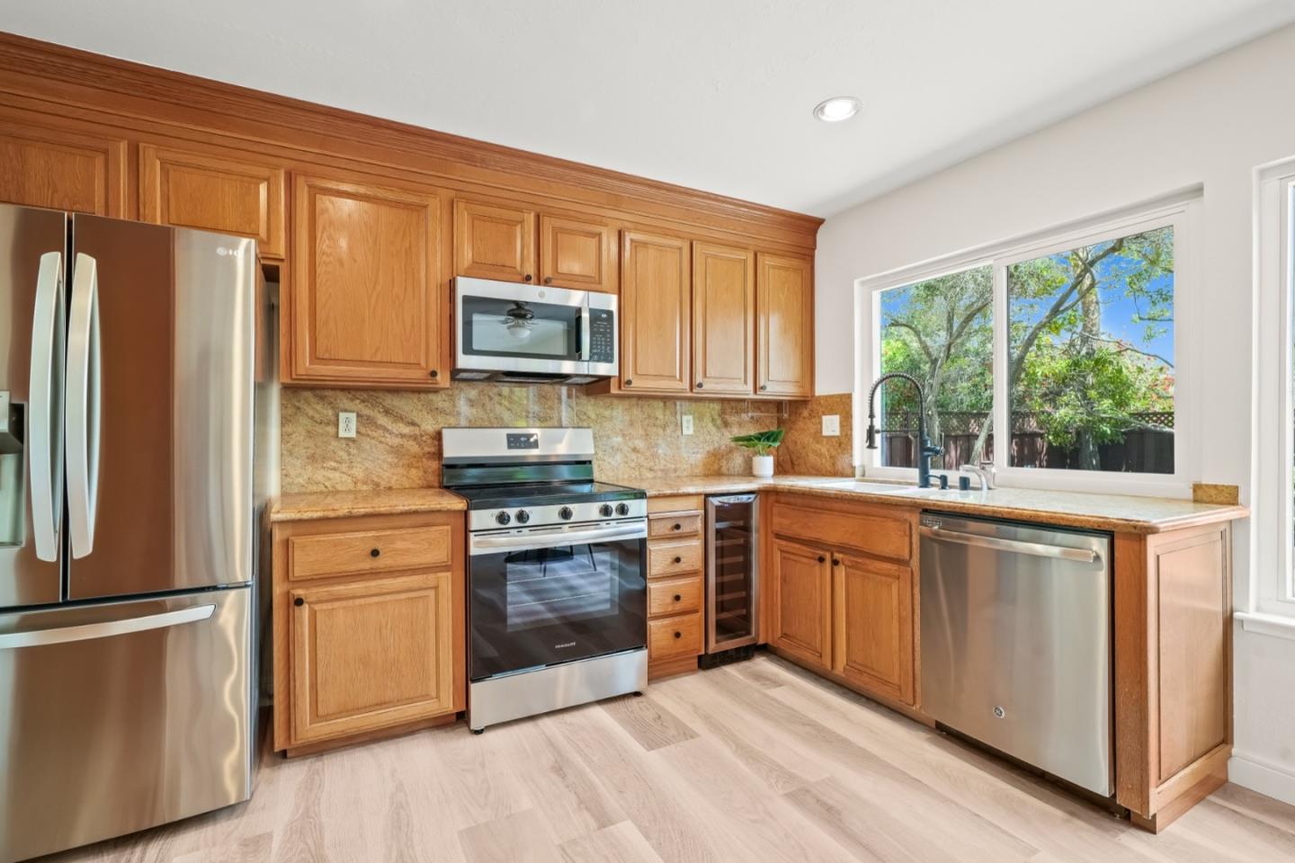 Detail Gallery Image 15 of 80 For 354 Port Royal Ave, Foster City,  CA 94404 - 4 Beds | 2/1 Baths