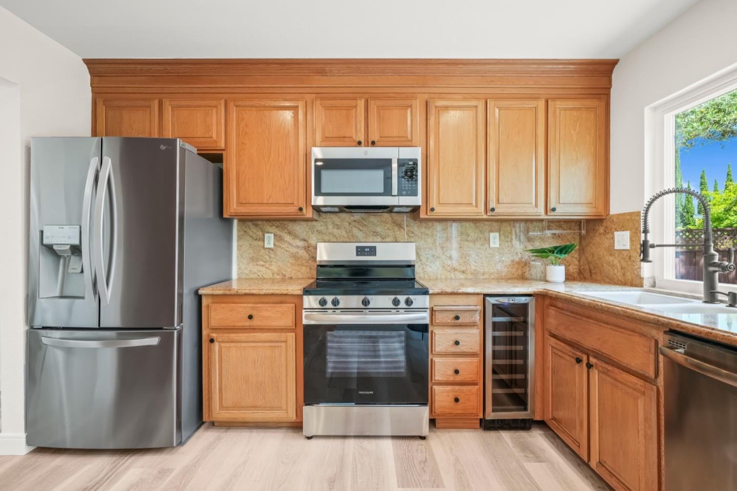 Detail Gallery Image 16 of 80 For 354 Port Royal Ave, Foster City,  CA 94404 - 4 Beds | 2/1 Baths