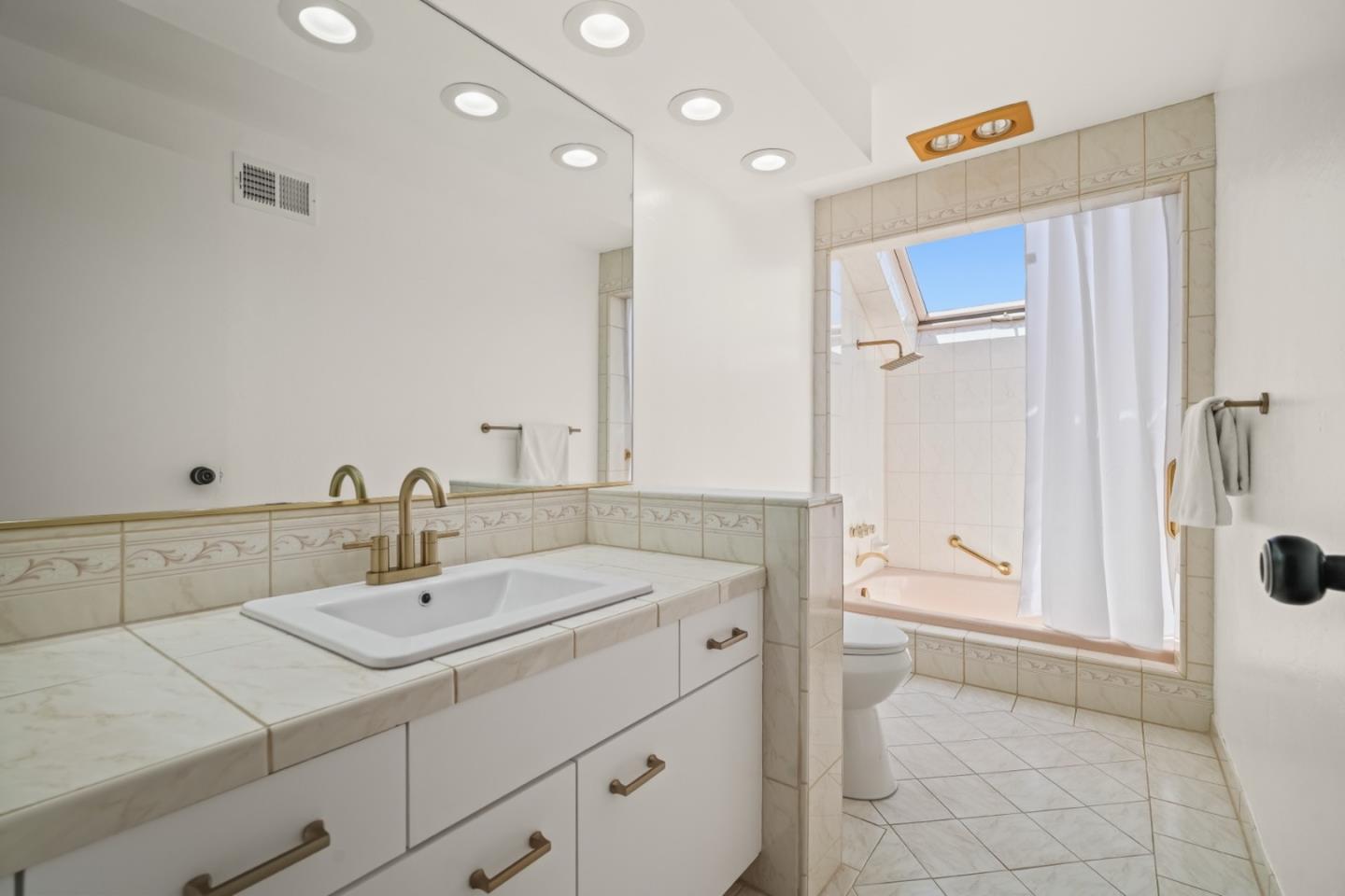 Detail Gallery Image 54 of 80 For 354 Port Royal Ave, Foster City,  CA 94404 - 4 Beds | 2/1 Baths