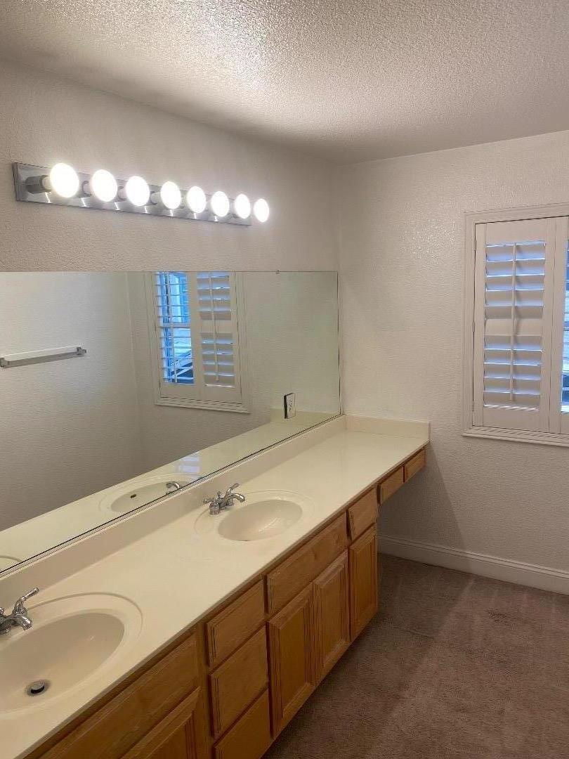 Detail Gallery Image 7 of 31 For 346 Vasconcellos Ave, Manteca,  CA 95336 - 5 Beds | 3 Baths