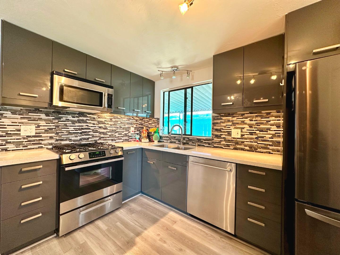 Detail Gallery Image 6 of 18 For 2150 Almaden Rd #73,  San Jose,  CA 95125 - 2 Beds | 2 Baths