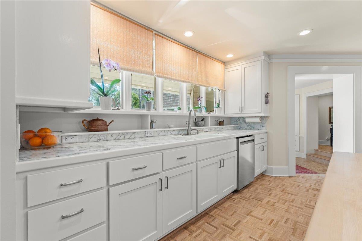 Detail Gallery Image 14 of 49 For 117 Moore Creek Rd, Santa Cruz,  CA 95060 - 4 Beds | 3/1 Baths