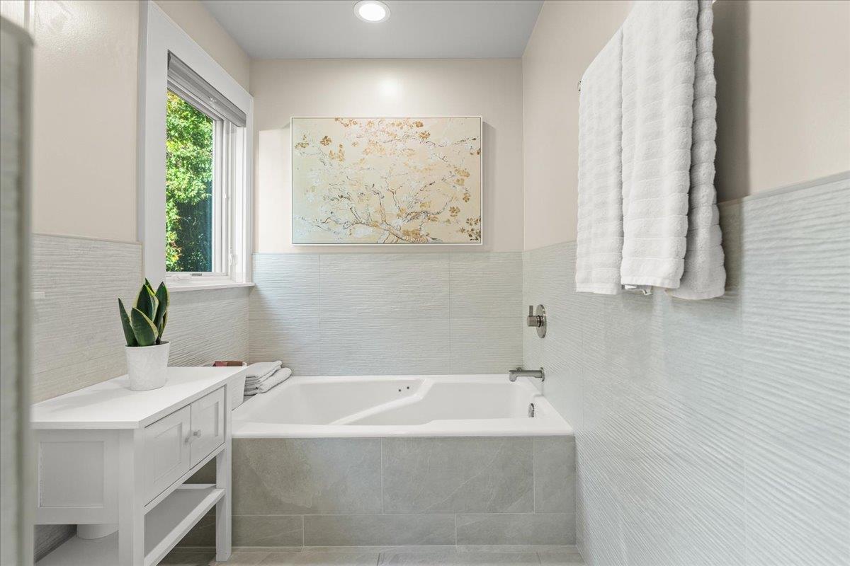 Detail Gallery Image 25 of 49 For 117 Moore Creek Rd, Santa Cruz,  CA 95060 - 4 Beds | 3/1 Baths