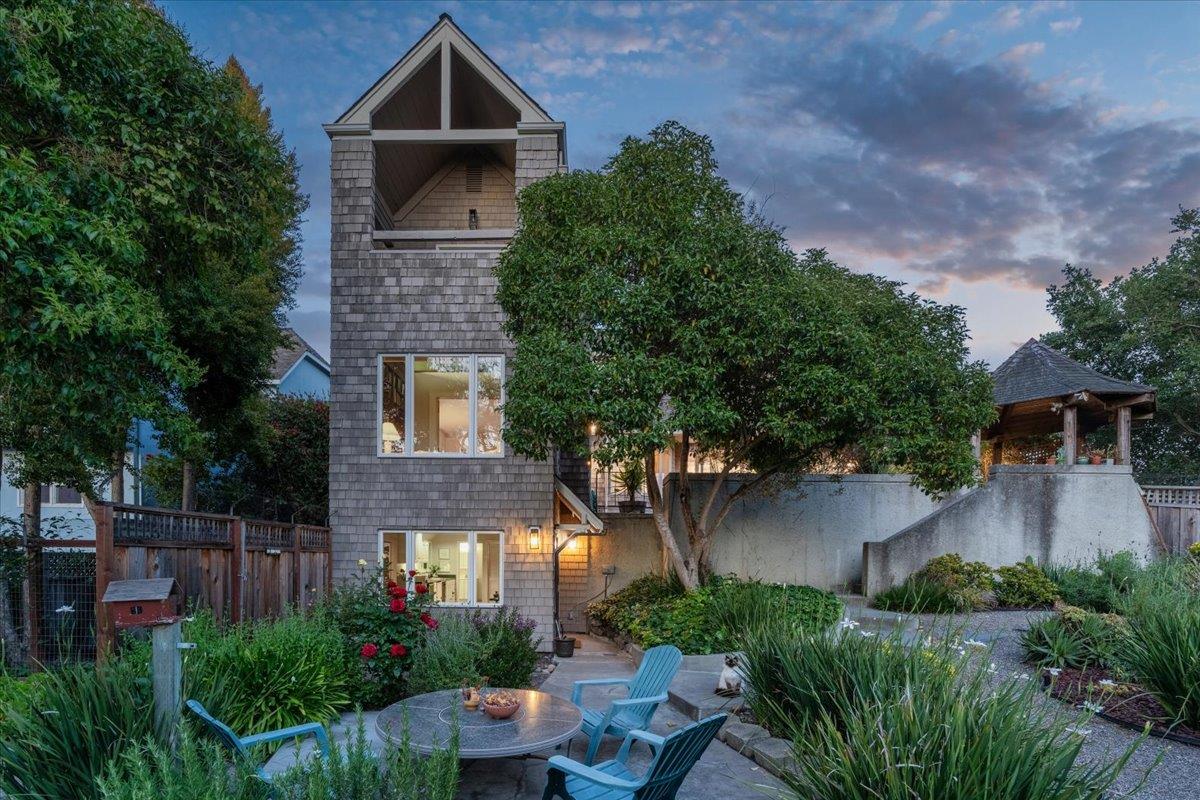 Detail Gallery Image 37 of 49 For 117 Moore Creek Rd, Santa Cruz,  CA 95060 - 4 Beds | 3/1 Baths
