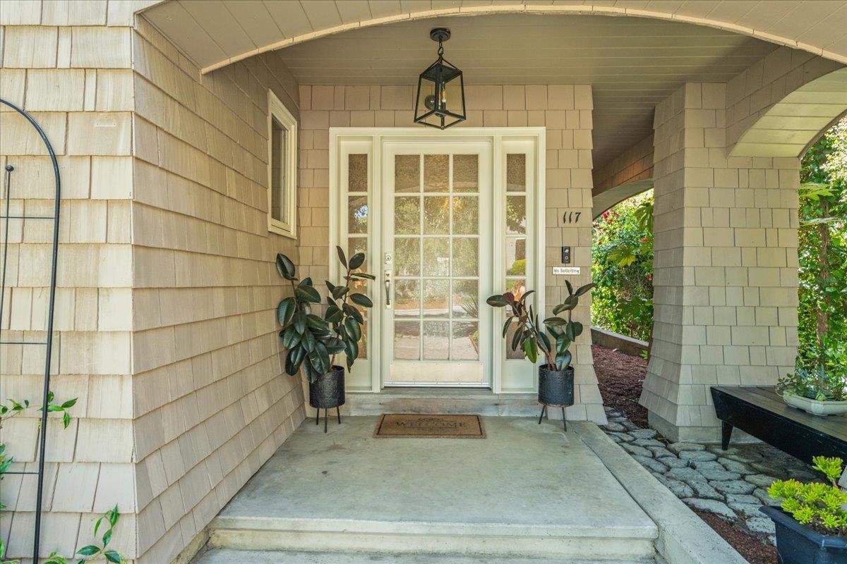 Detail Gallery Image 4 of 49 For 117 Moore Creek Rd, Santa Cruz,  CA 95060 - 4 Beds | 3/1 Baths